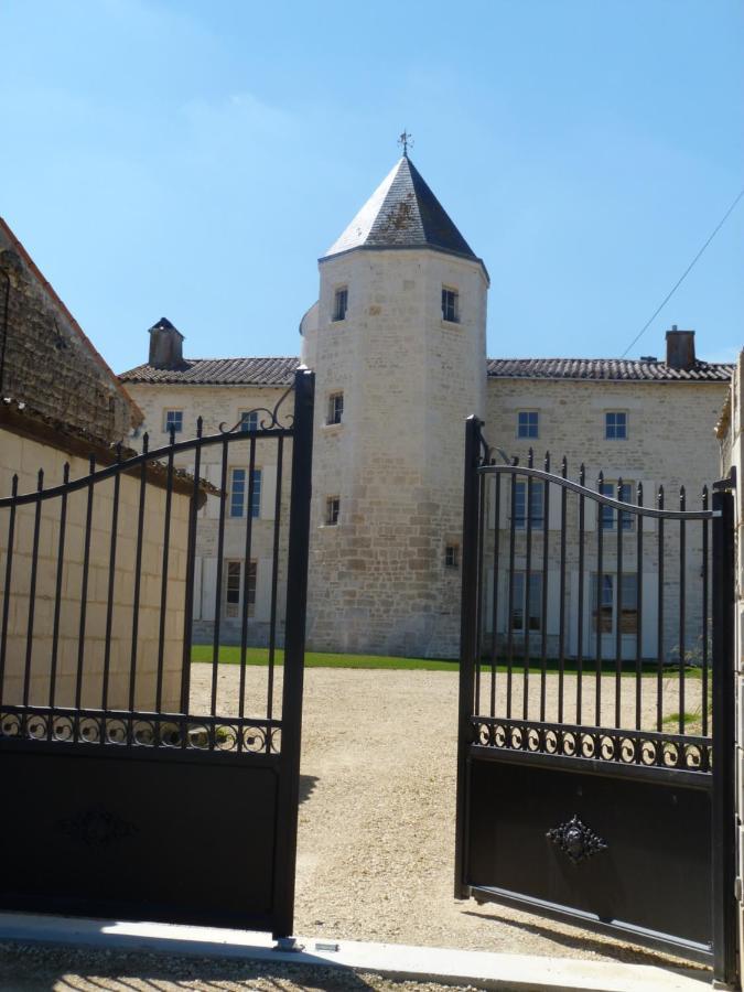 Logis De Pierre Levee Panzió Bessines Kültér fotó