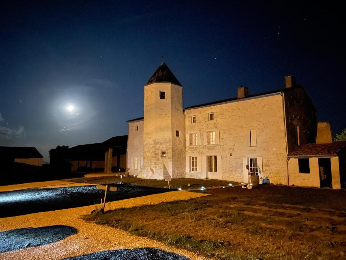 Logis De Pierre Levee Panzió Bessines Kültér fotó